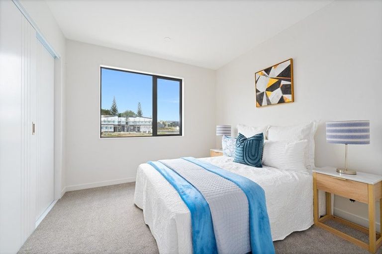 Photo of property in 44 Taipahitini Road, Rosehill, 2113