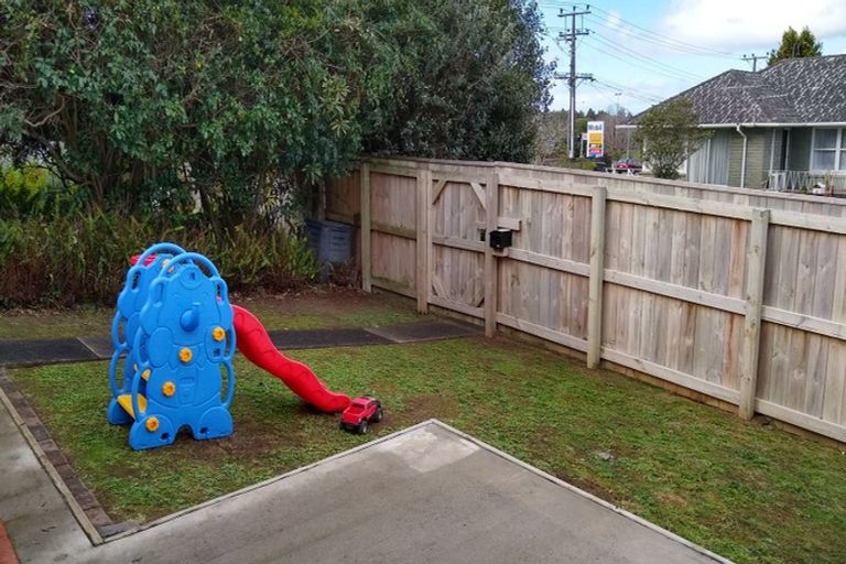 Photo of property in 2/1 Evelyn Place, Hillcrest, Auckland, 0627