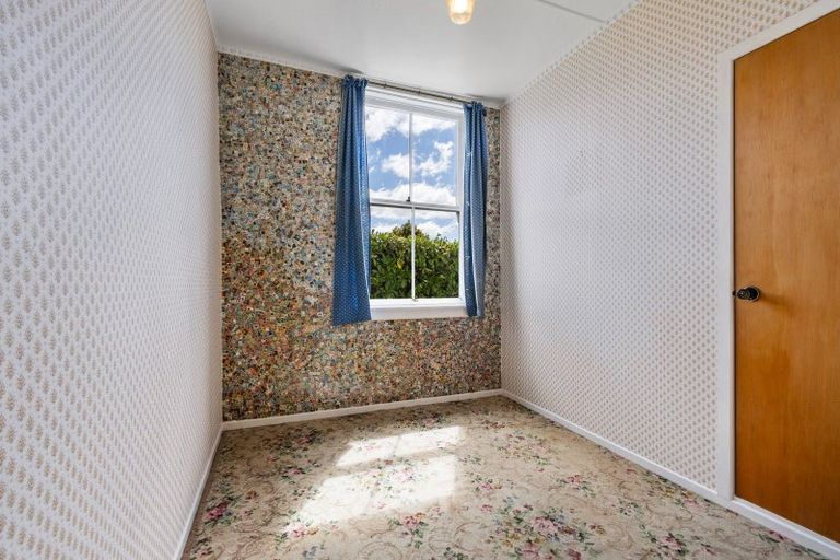 Photo of property in 8 Ross Street, Marton, 4710