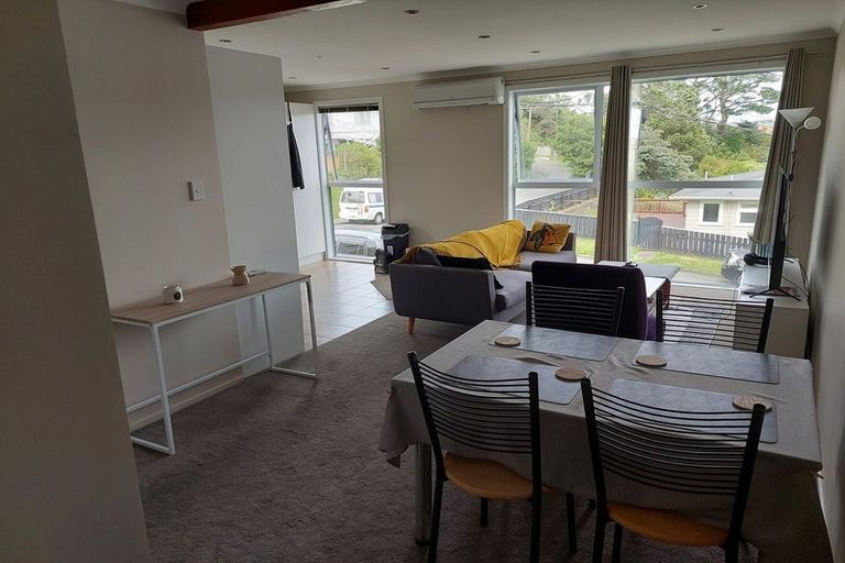 Photo of property in 25b Omega Street, Newlands, Wellington, 6037