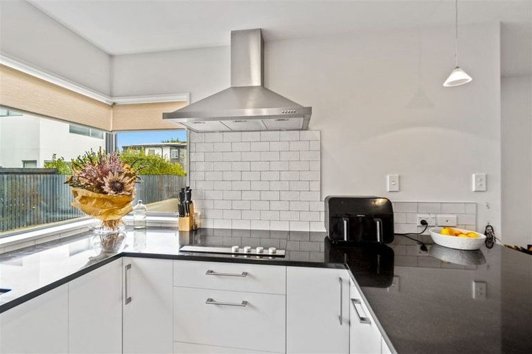 Photo of property in 3 Longueval Lane, Broomfield, Christchurch, 8042