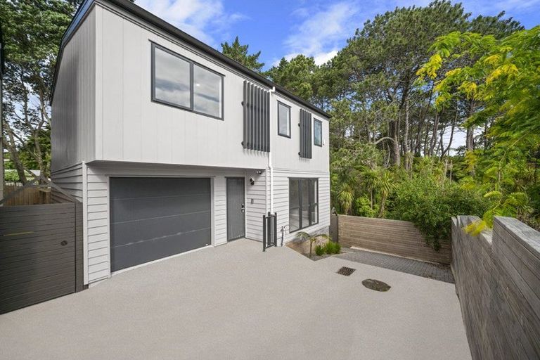 Photo of property in 25d Lavery Place, Sunnynook, Auckland, 0632