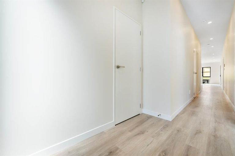 Photo of property in 42 Whakairo Crescent, Gulf Harbour, 0930