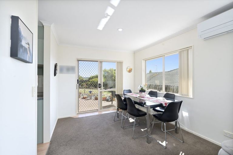 Photo of property in 4 Sandhurst Rise, Henderson, Auckland, 0612