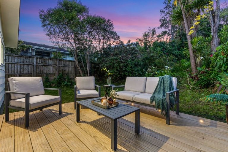Photo of property in 9a/2 De Val Drive, Titirangi, Auckland, 0604