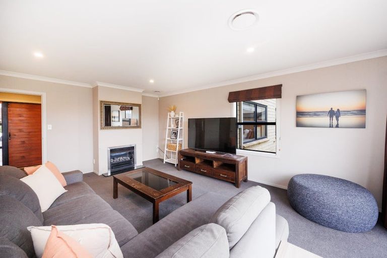 Photo of property in 35 Rosalie Terrace, Kelvin Grove, Palmerston North, 4414