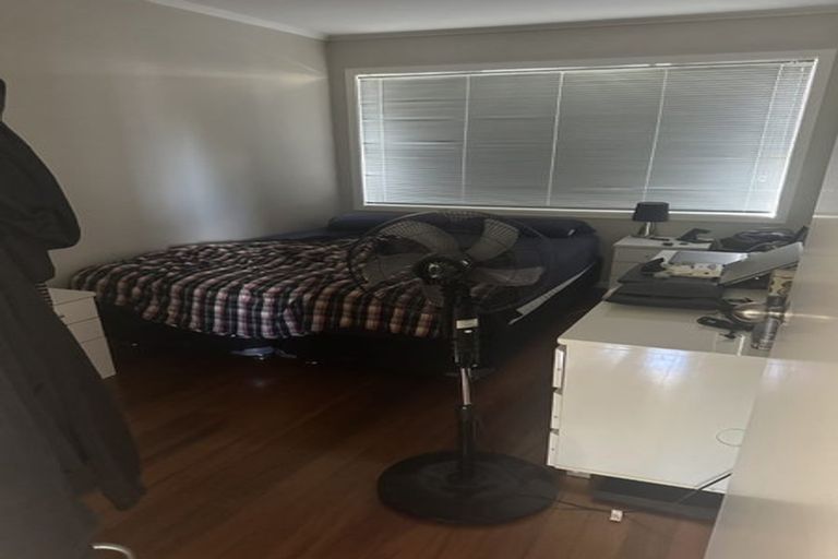 Photo of property in 5 Edgerton Road, Te Atatu Peninsula, Auckland, 0610