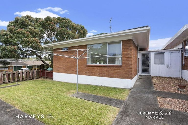 Photo of property in 28 Faith Bullock Place, New Lynn, Auckland, 0600