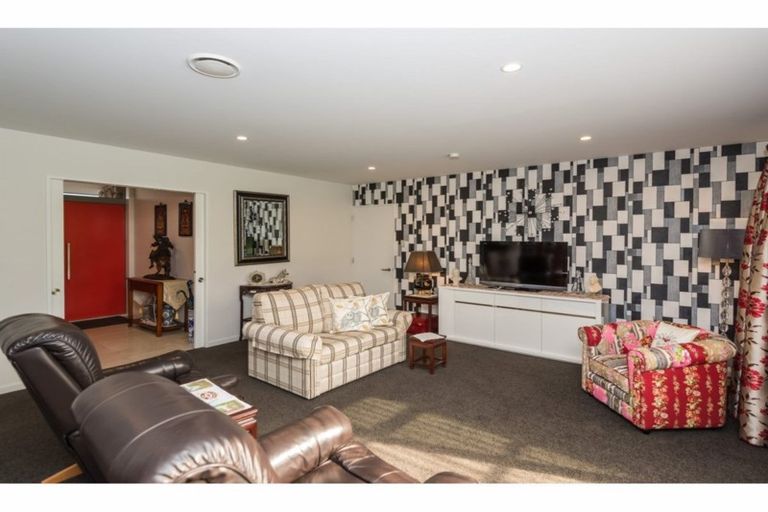 Photo of property in 43 Davaar Crescent, Broomfield, Christchurch, 8042