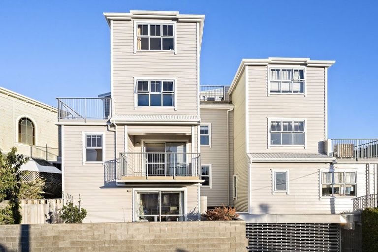 Photo of property in 8p Finlay Terrace, Mount Cook, Wellington, 6021