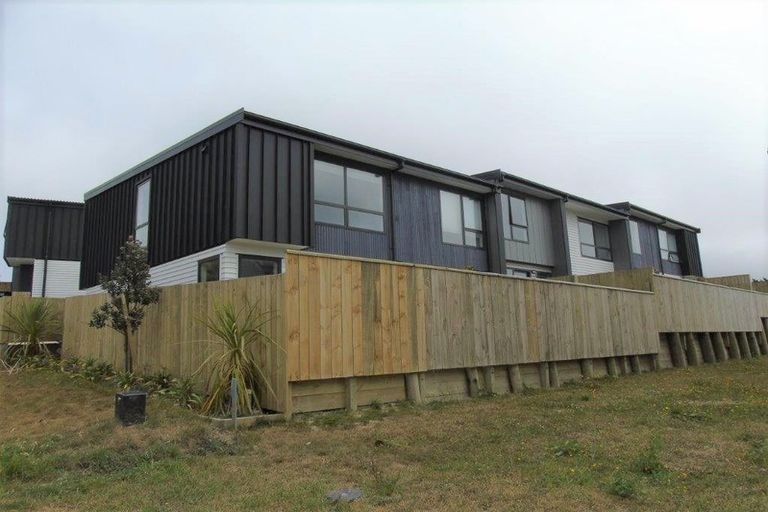 Photo of property in 62u3 Spenmoor Street, Newlands, Wellington, 6037