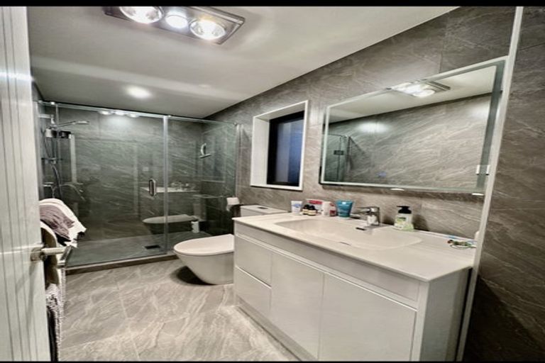 Photo of property in 2b Kororo Street, Northcote, Auckland, 0627