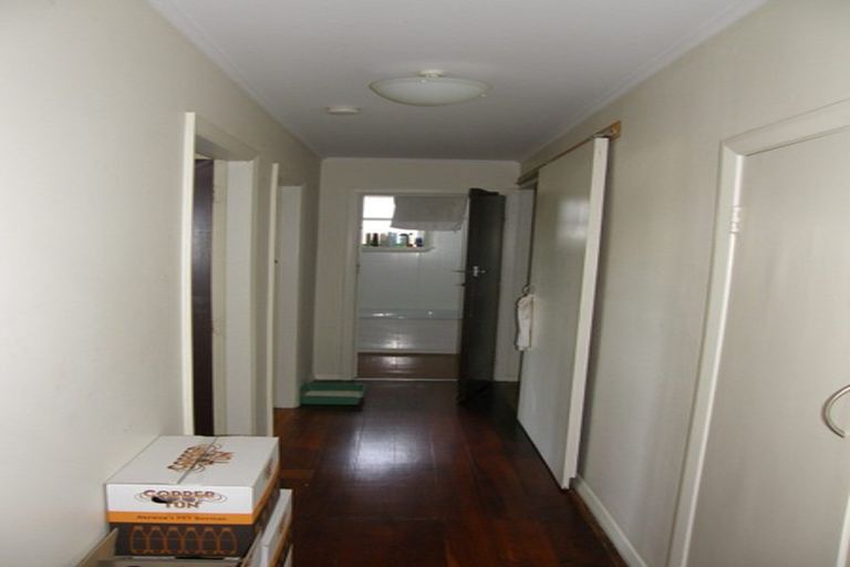 Photo of property in 8 Papawai Terrace, Mount Cook, Wellington, 6021