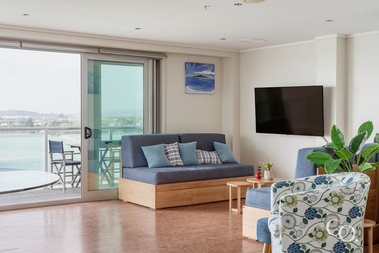 Photo of property in 72 Devonport Road, Tauranga, 3110