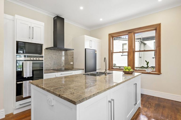 Photo of property in 25 Newman Terrace, Thorndon, Wellington, 6011