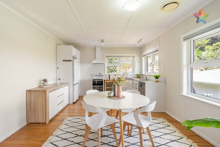 Photo of property in 23 Holmes Grove, Naenae, Lower Hutt, 5011