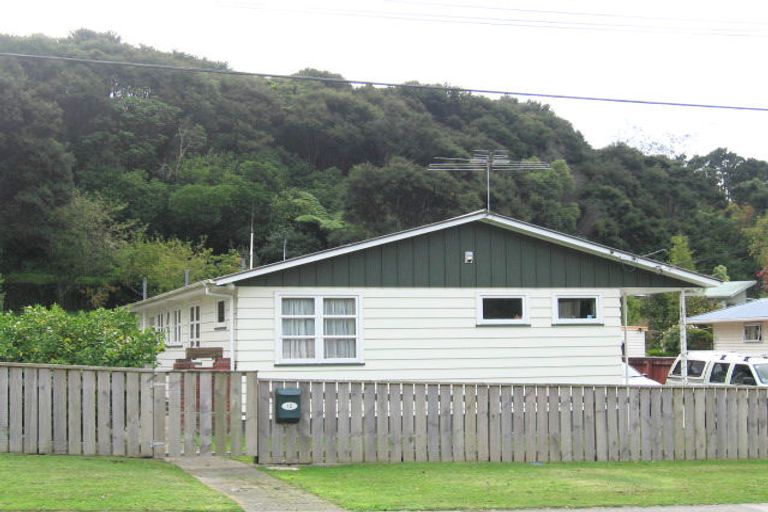 Photo of property in 12 Pinehaven Road, Pinehaven, Upper Hutt, 5019