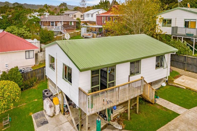 Photo of property in 1 Maywood Crescent, Glen Eden, Auckland, 0602