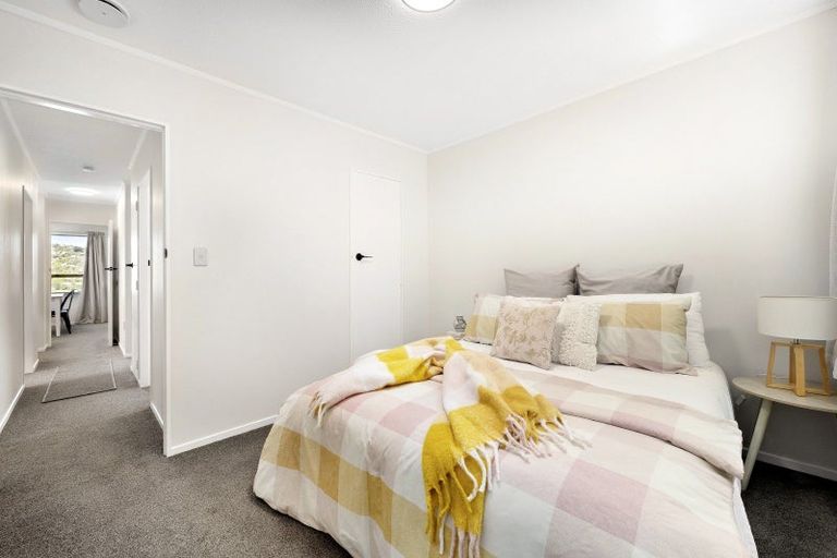 Photo of property in 5 Sasanqua Way, Crofton Downs, Wellington, 6035