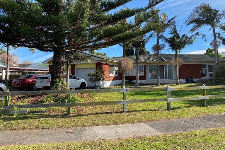 Photo of property in 1 Hooker Place, Papatoetoe, Auckland, 2025