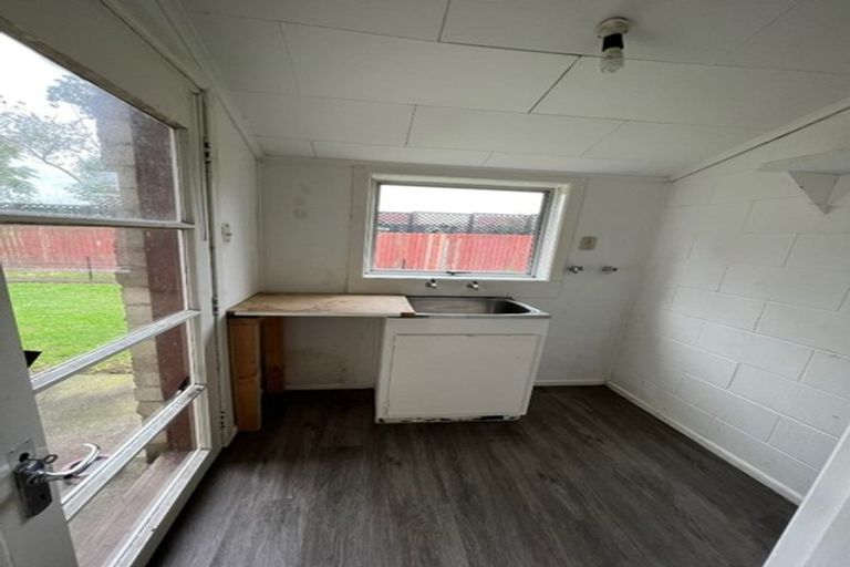 Photo of property in 2/30 Mcleod Road, Henderson, Auckland, 0612