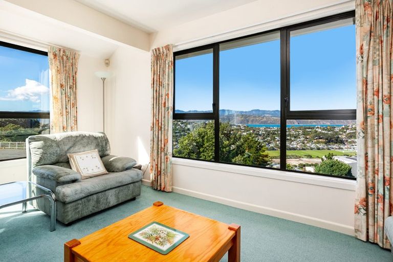 Photo of property in 6 Tamahine Street, Maupuia, Wellington, 6022