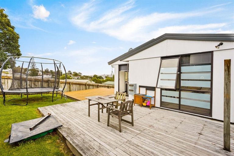 Photo of property in 3 Maywood Crescent, Glen Eden, Auckland, 0602