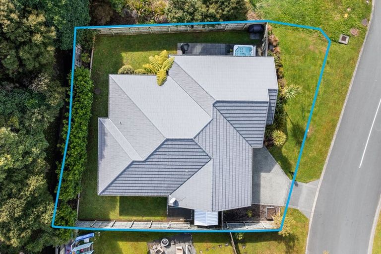 Photo of property in 1 Banks Boulevard, Whitby, Porirua, 5024