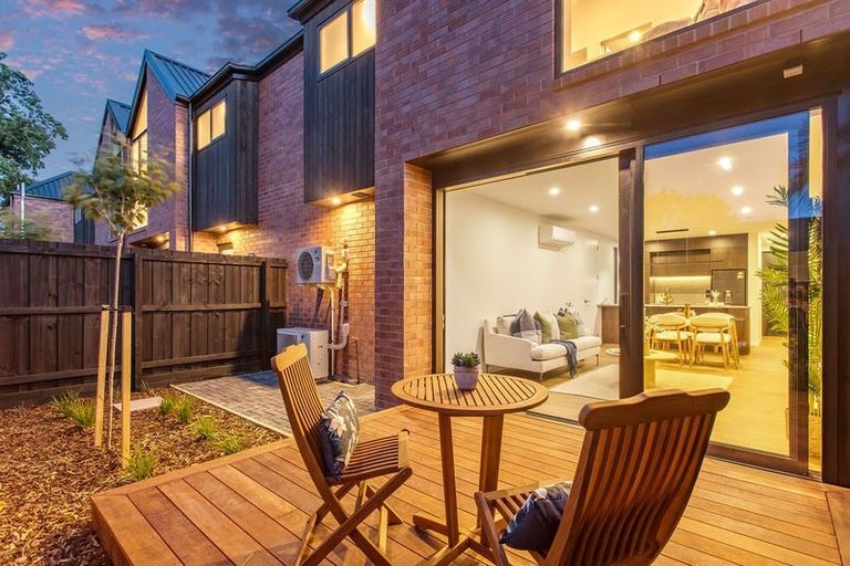 Photo of property in 2/50b Murray Place, Saint Albans, Christchurch, 8014