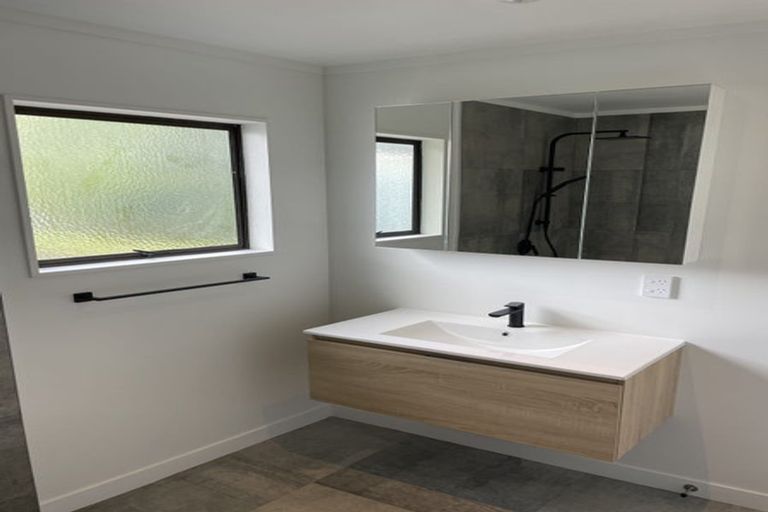 Photo of property in 1/134 Mcleod Road, Te Atatu South, Auckland, 0610