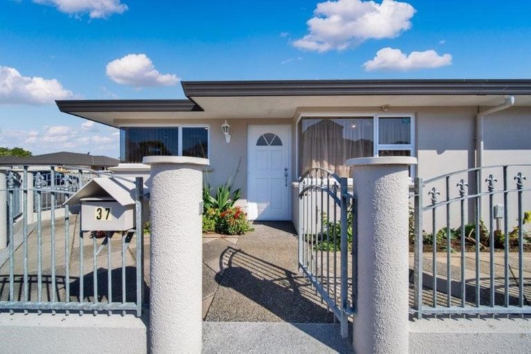 Photo of property in 37 Victoria Street, Hawera, 4610