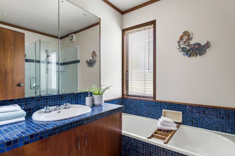 Photo of property in 4 Terrylyn Drive, Hillcrest, Auckland, 0627