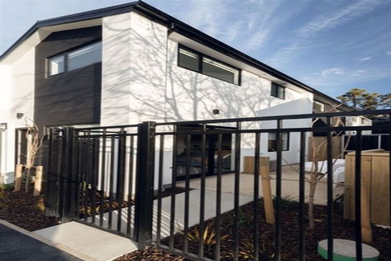 Photo of property in 8b Moa Place, Christchurch Central, Christchurch, 8013