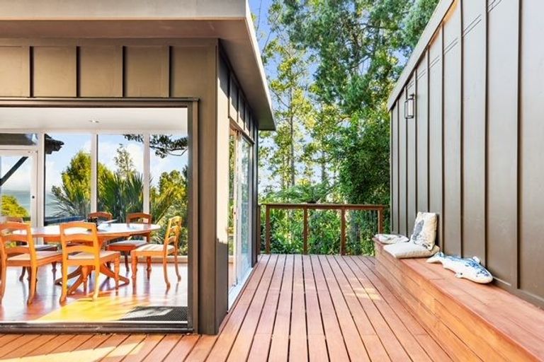 Photo of property in 10 Rangiwai Road, Titirangi, Auckland, 0604