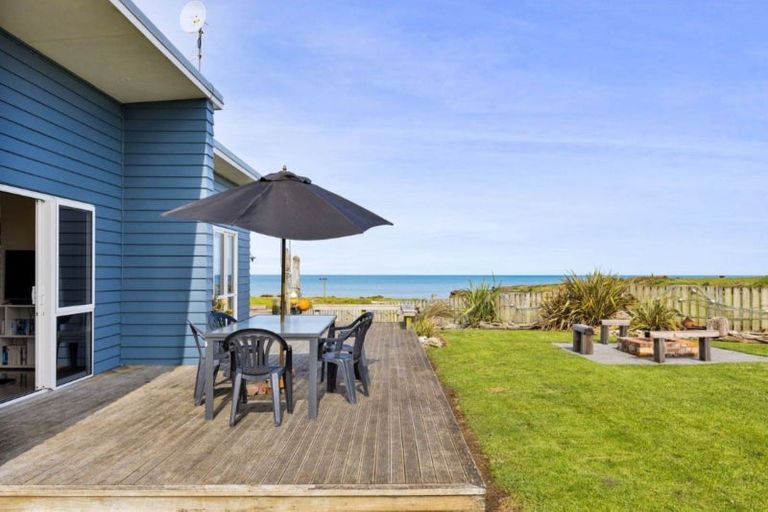 Photo of property in 6 Ironsands, Waverley, 4591