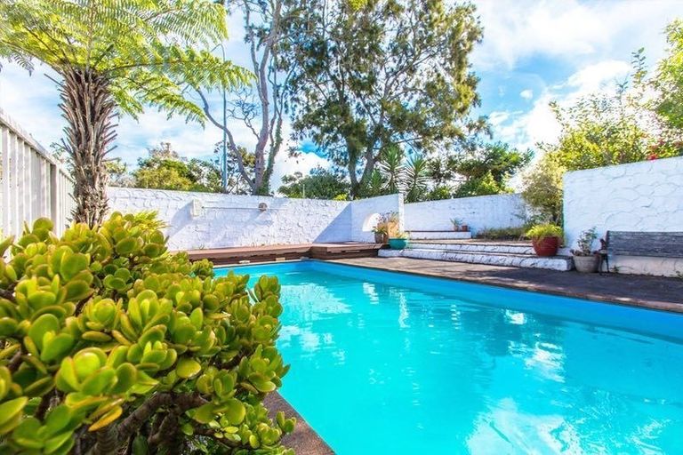 Photo of property in 349 East Coast Road, Mairangi Bay, Auckland, 0630