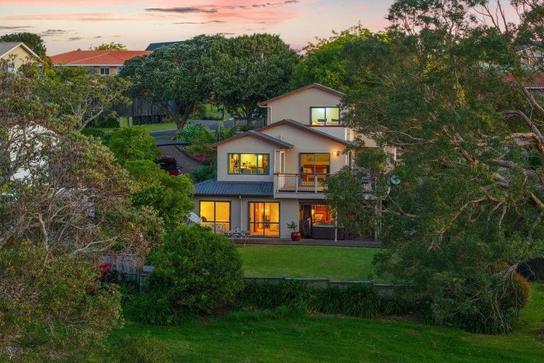 Photo of property in 19 D'urville Place, Gulf Harbour, Whangaparaoa, 0930