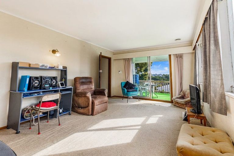 Photo of property in 18 Lilburn Crescent, Massey, Auckland, 0614