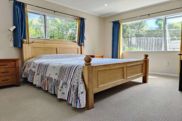 Photo of property in 72 Granville Drive, Massey, Auckland, 0614