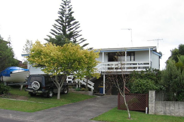 Photo of property in 28 White Heron Drive, Massey, Auckland, 0614