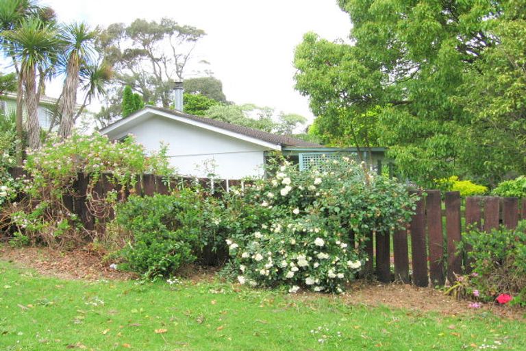 Photo of property in 6 Seakens Way, Glen Eden, Auckland, 0602