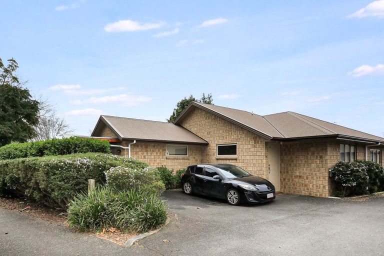 Photo of property in 114u1 Old Farm Road, Hamilton East, Hamilton, 3216