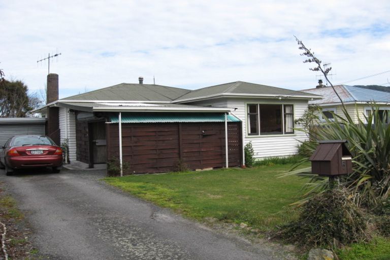 Photo of property in 5 Hunt Street, Wainuiomata, Lower Hutt, 5014