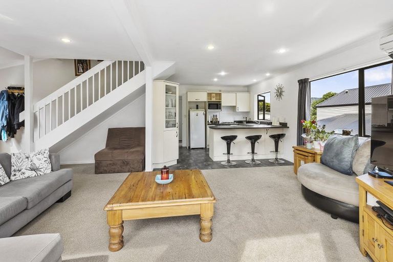 Photo of property in 49u3 Ranui Terrace, Tawa, Wellington, 5028