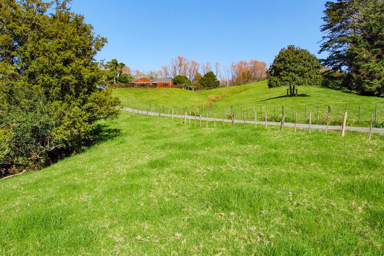 Photo of property in 82 Settlement Road, Kaiwaka, 0573