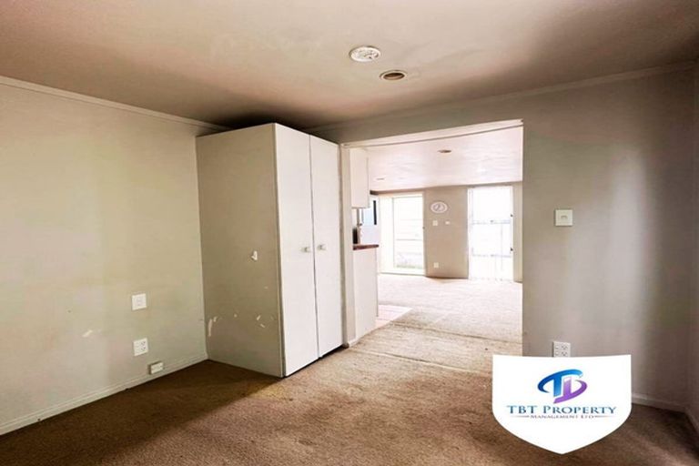 Photo of property in 1/41 Challen Close, Conifer Grove, Takanini, 2112