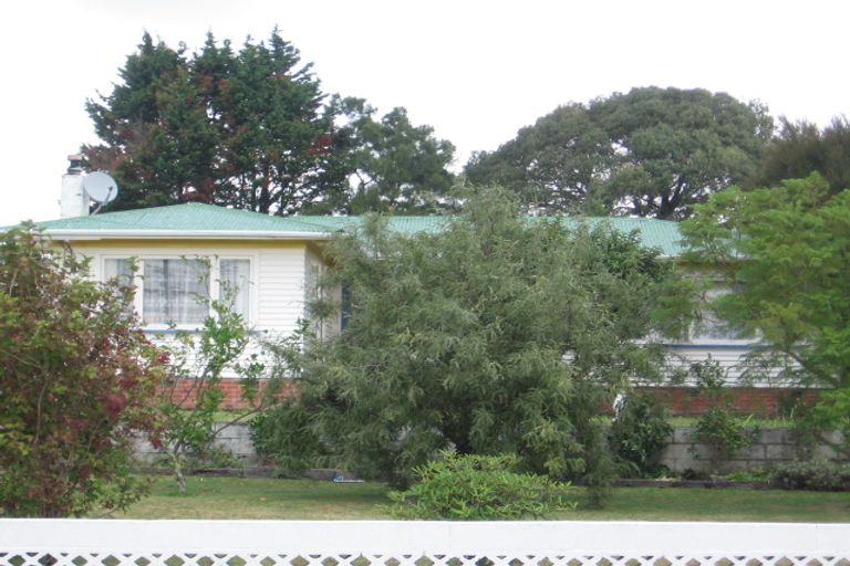 Photo of property in 105 Mcleod Road, Te Atatu South, Auckland, 0610