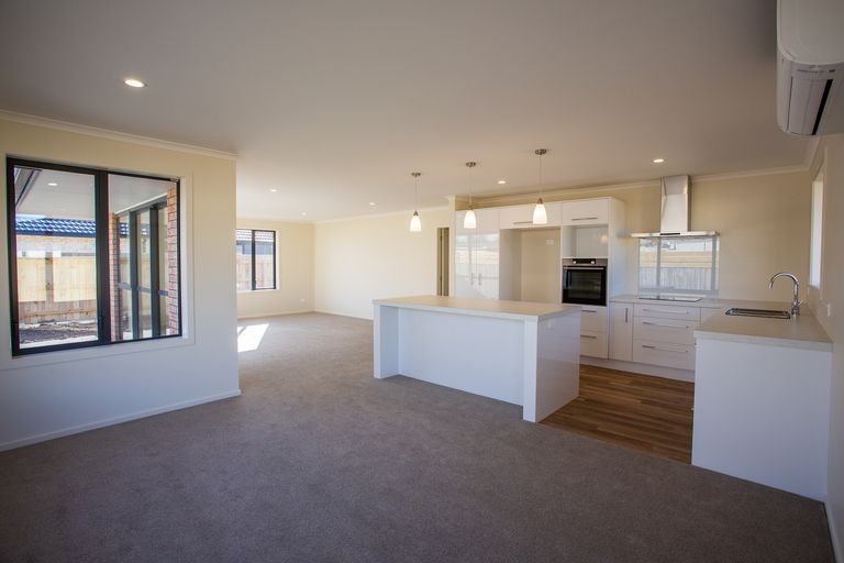 Photo of property in 7 Devon Lane, Carterton, 5713
