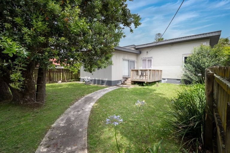 Photo of property in 23 Margan Avenue, New Lynn, Auckland, 0600