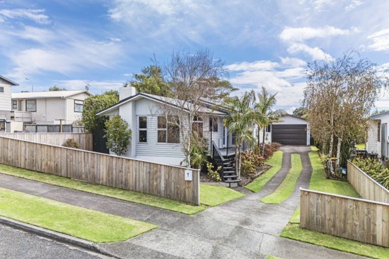 Photo of property in 3 Erica Place, Bell Block, New Plymouth, 4312